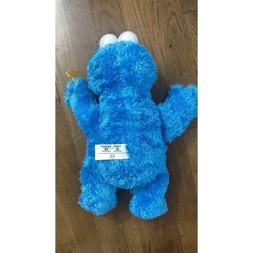 Hasbro 2017 Sesame Street FEED ME Cookie Monster Talking/Laughing Plush - CUTE!!